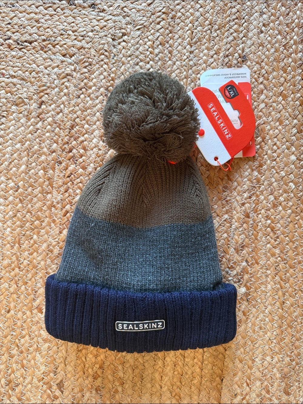 NWT Sealskinz L/XL Waterproof cold Weather Flitcham bobble hat